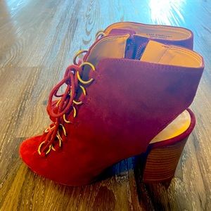 Nine West Maroon lace up Bootie size 6.5